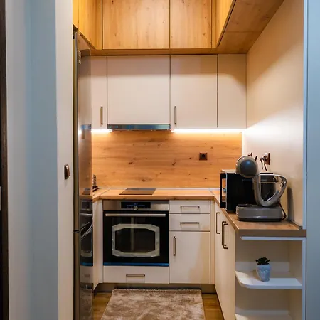 شقة 1ви етаж - център *